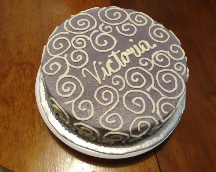 simple swirls birthday cake2